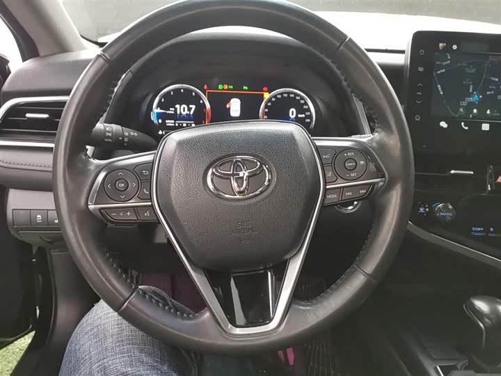 Фото 11 - Toyota Camry