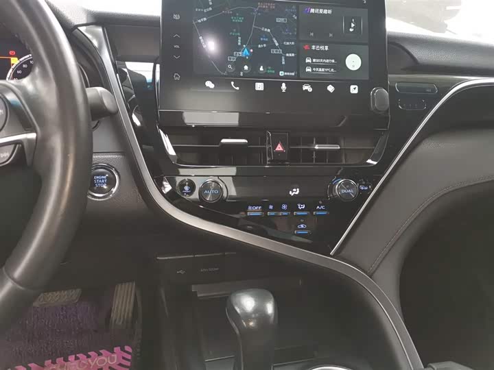 Фото 13 - Toyota Camry