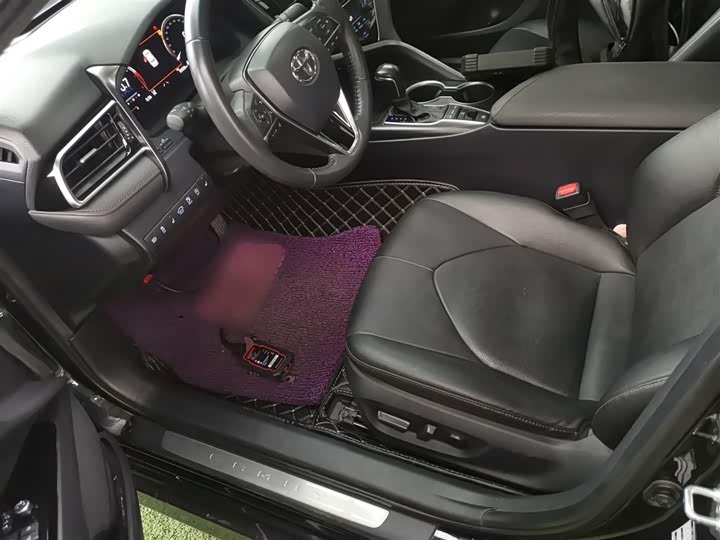 Фото 15 - Toyota Camry