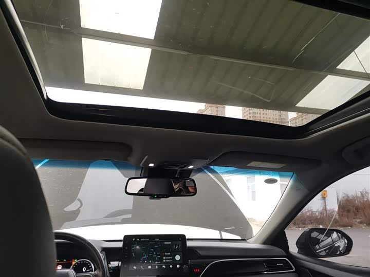 Фото 18 - Toyota Camry