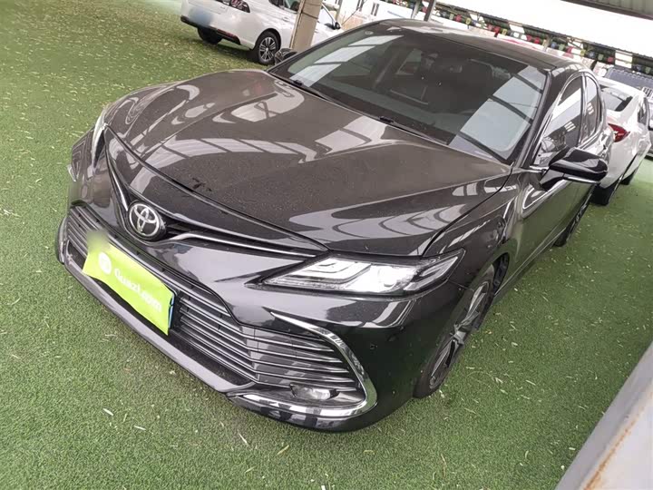 Фото 2 - Toyota Camry