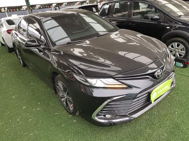 Фото 4 - Toyota Camry