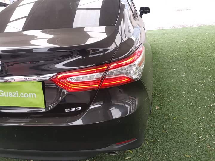 Фото 8 - Toyota Camry