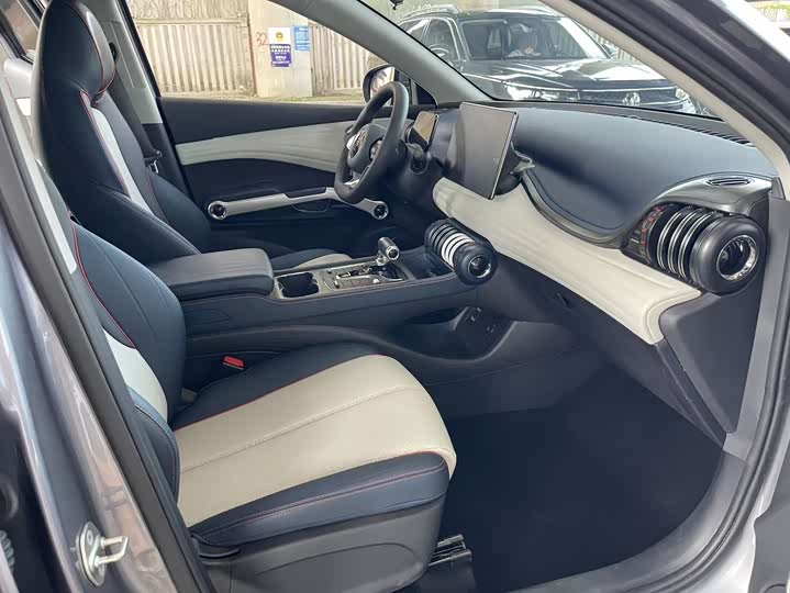 Фото 8 - BYD Yuan Plus