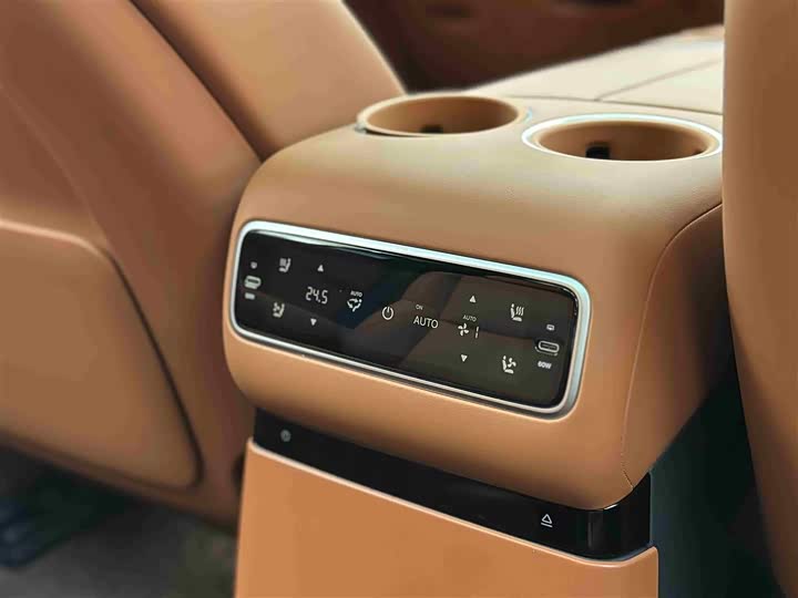 Фото 21 - LiXiang L9