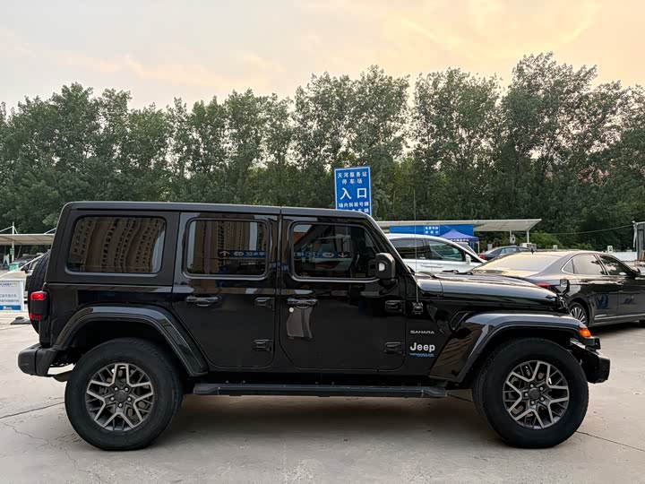 Фото 4 - Jeep Wrangler Hybrid