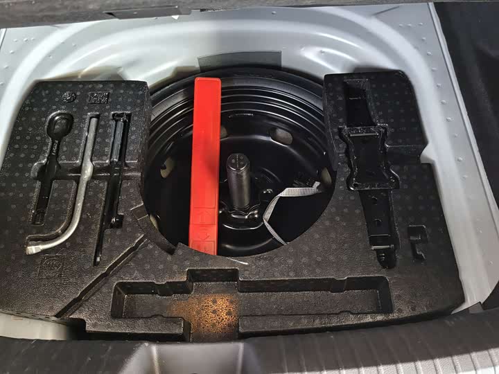 Фото 16 - Volkswagen Sagitar L