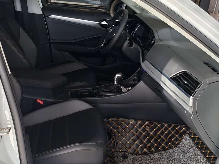 Фото 18 - Volkswagen Sagitar L