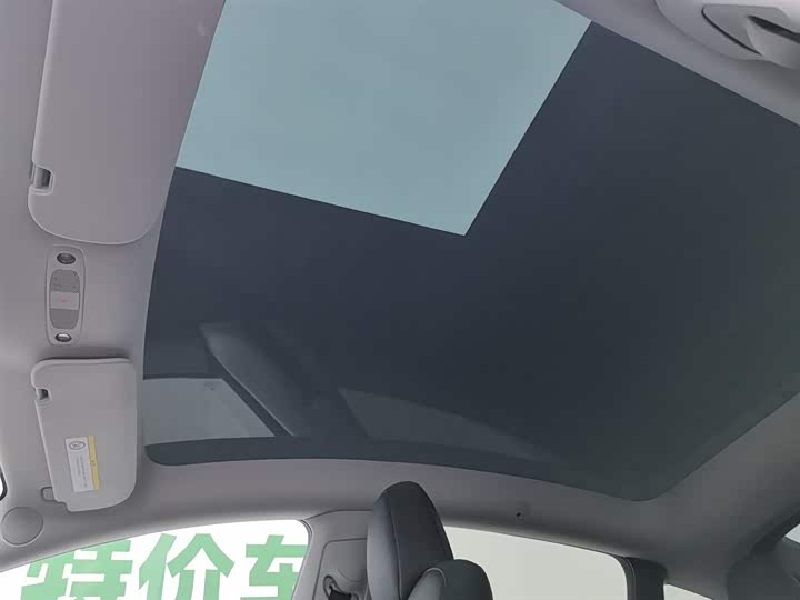 Фото 14 - Tesla Model Y