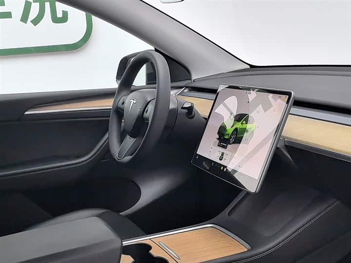 Фото 22 - Tesla Model Y