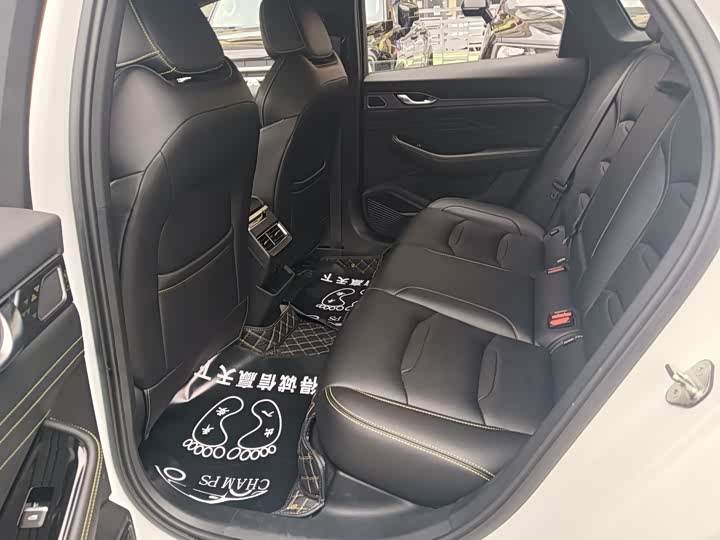 Фото 10 - Geely Preface