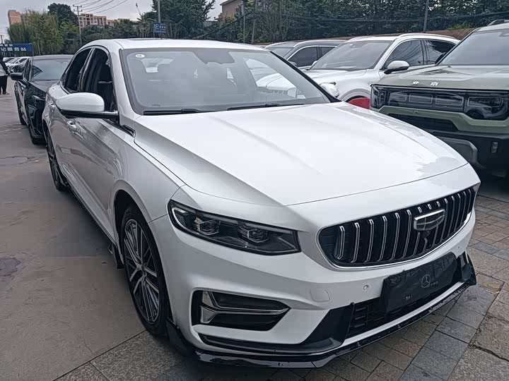 Фото 3 - Geely Preface