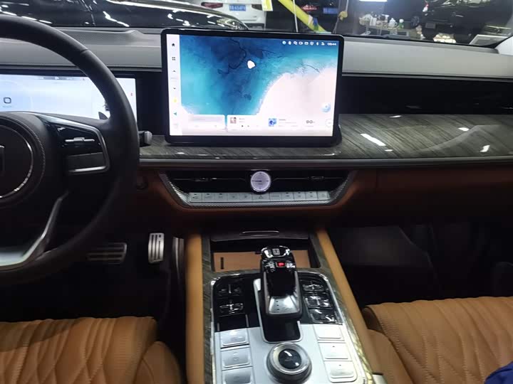 Фото 13 - Tank 500 Hybrid