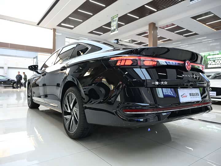 Фото 18 - Volkswagen Magotan