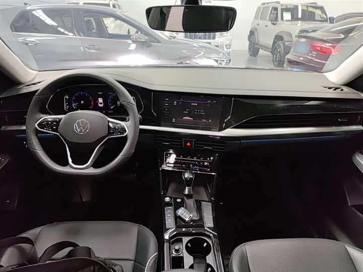 Фото 10 - Volkswagen Passat