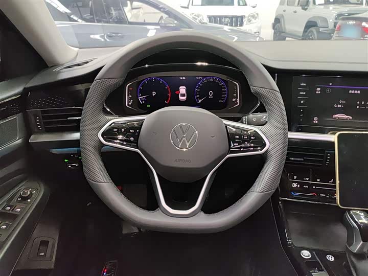 Фото 11 - Volkswagen Passat