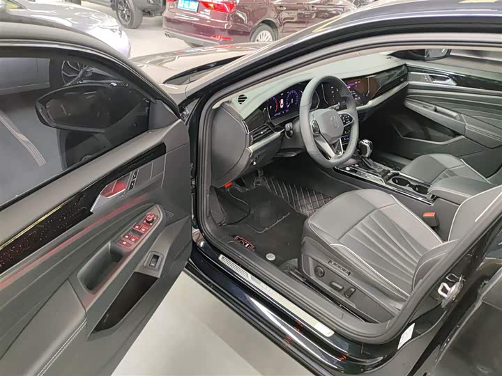 Фото 16 - Volkswagen Passat