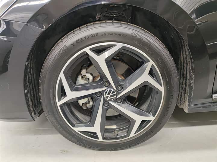 Фото 23 - Volkswagen Passat