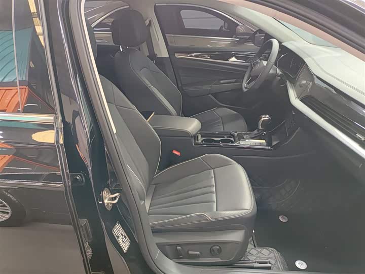 Фото 25 - Volkswagen Passat