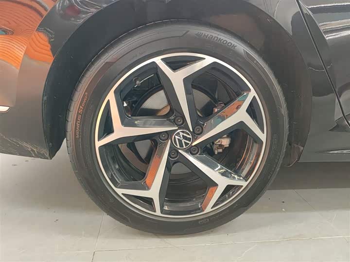 Фото 26 - Volkswagen Passat