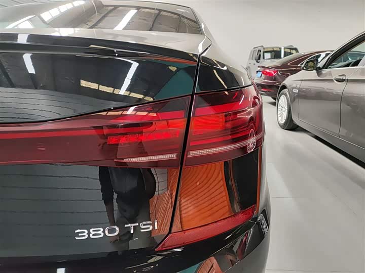 Фото 8 - Volkswagen Passat