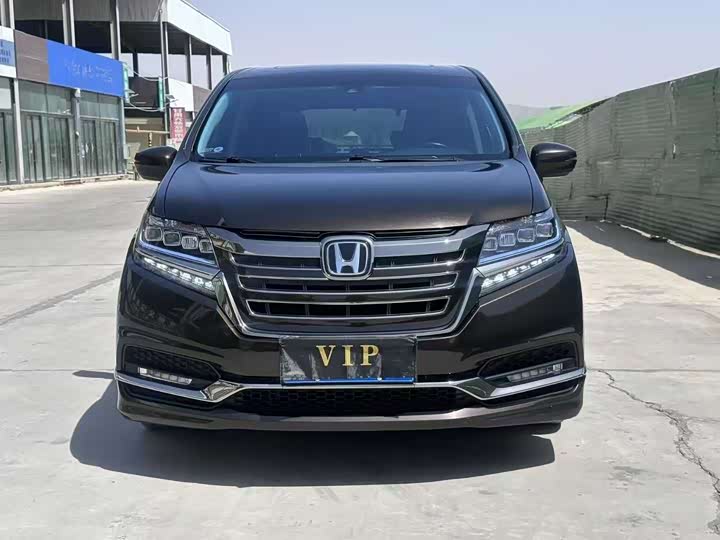 Фото 2 - Honda Elysion