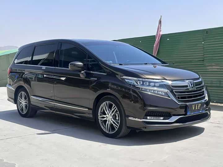 Фото 3 - Honda Elysion