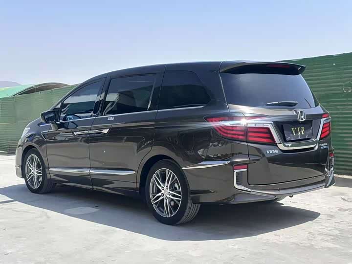 Фото 4 - Honda Elysion