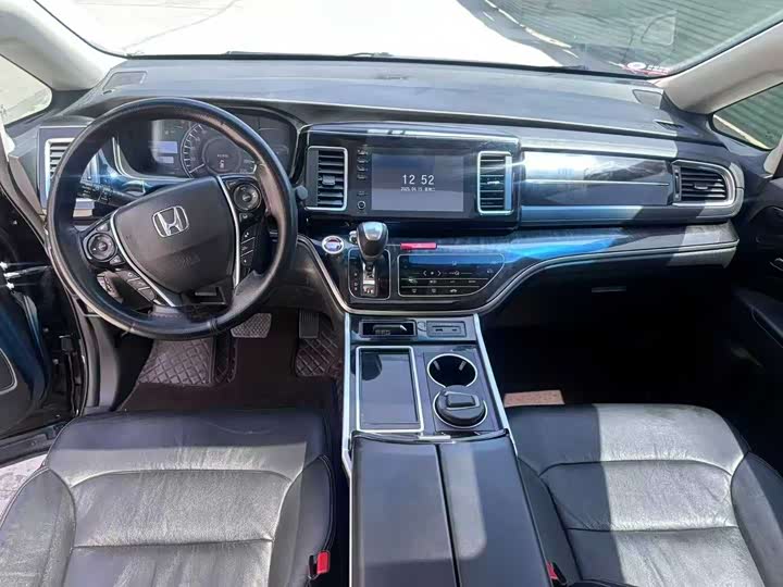 Фото 8 - Honda Elysion