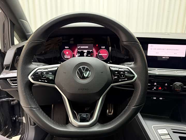 Фото 10 - Volkswagen Golf