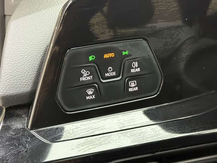 Фото 16 - Volkswagen Golf