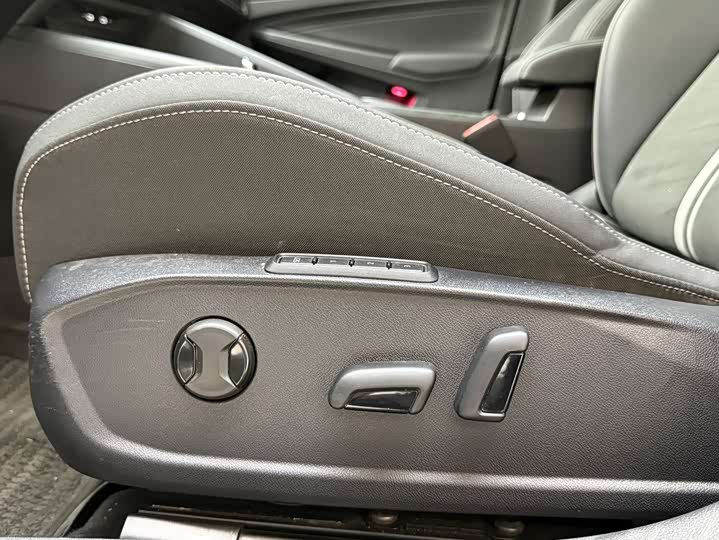 Фото 17 - Volkswagen Golf