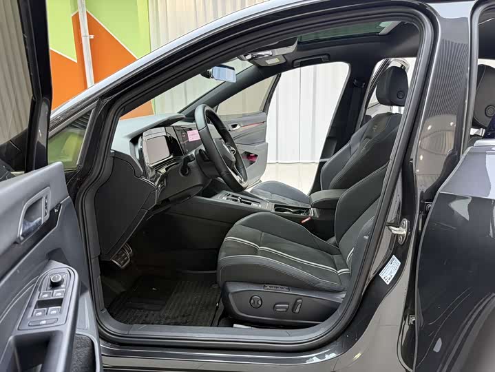 Фото 4 - Volkswagen Golf