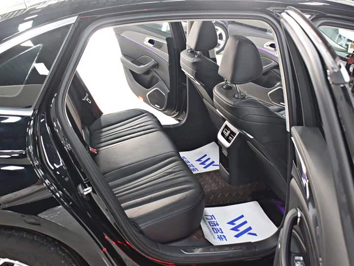 Фото 11 - Hongqi H5