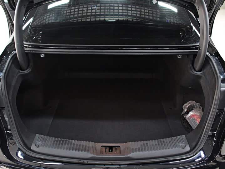 Фото 12 - Hongqi H5