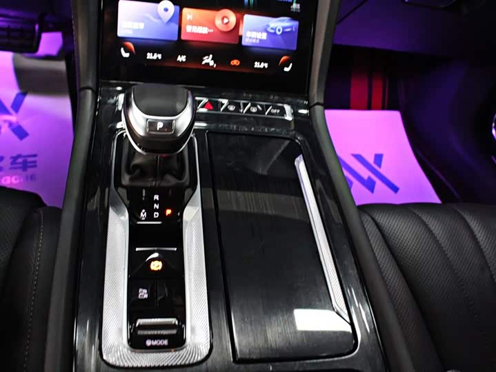 Фото 7 - Hongqi H5