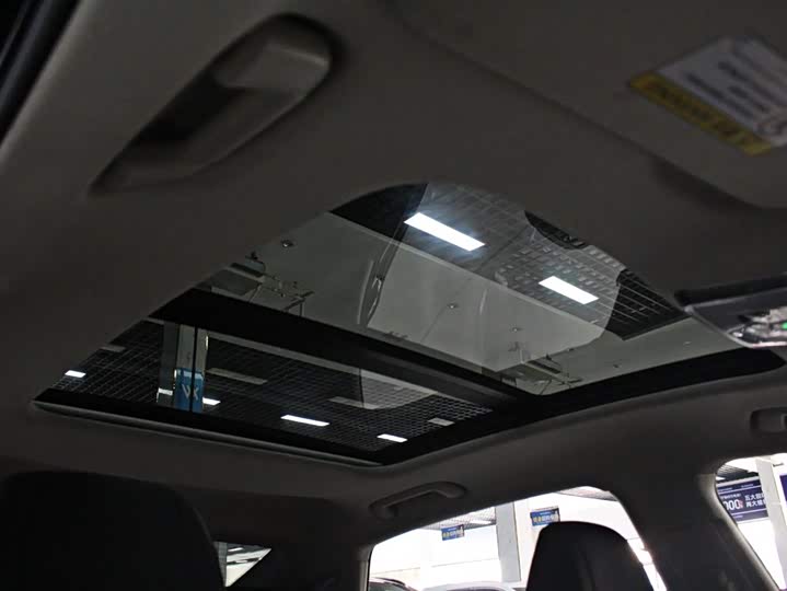 Фото 8 - Hongqi H5