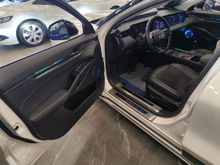 Фото 16 - Ford Mondeo