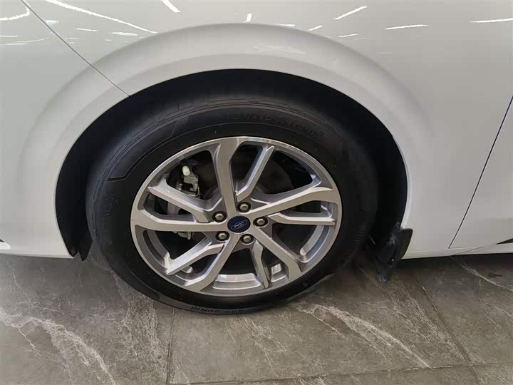 Фото 23 - Ford Mondeo