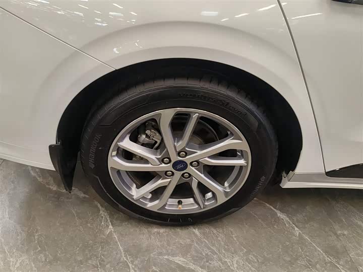 Фото 26 - Ford Mondeo