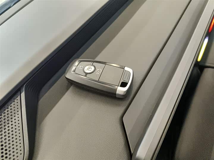 Фото 9 - Ford Mondeo