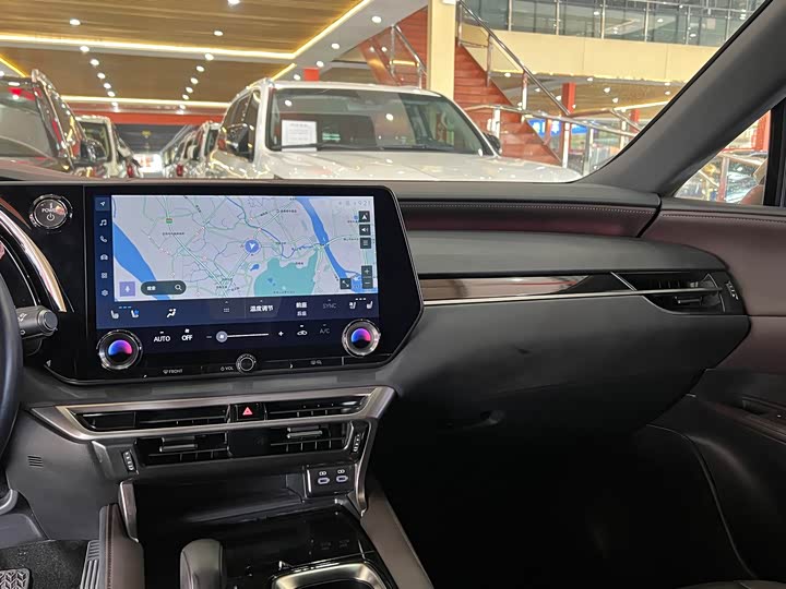 Фото 13 - Lexus RX