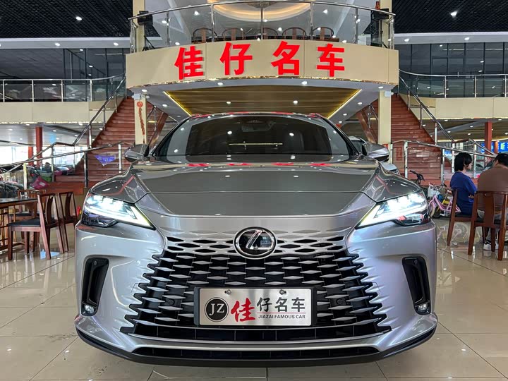 Фото 2 - Lexus RX