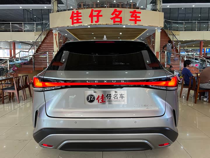 Фото 4 - Lexus RX