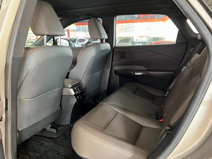 Фото 8 - Lexus RX