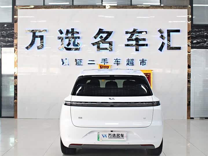 Фото 12 - LiXiang L6