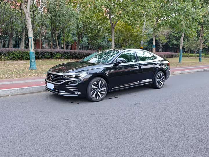 Фото 1 - Volkswagen Passat