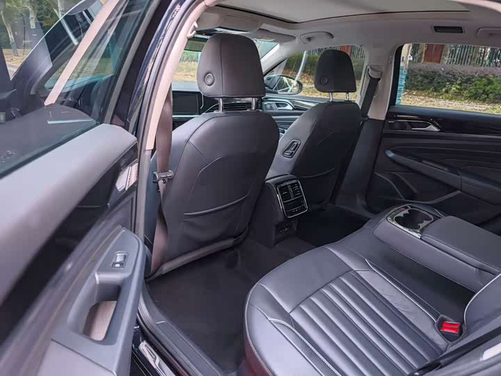 Фото 7 - Volkswagen Passat