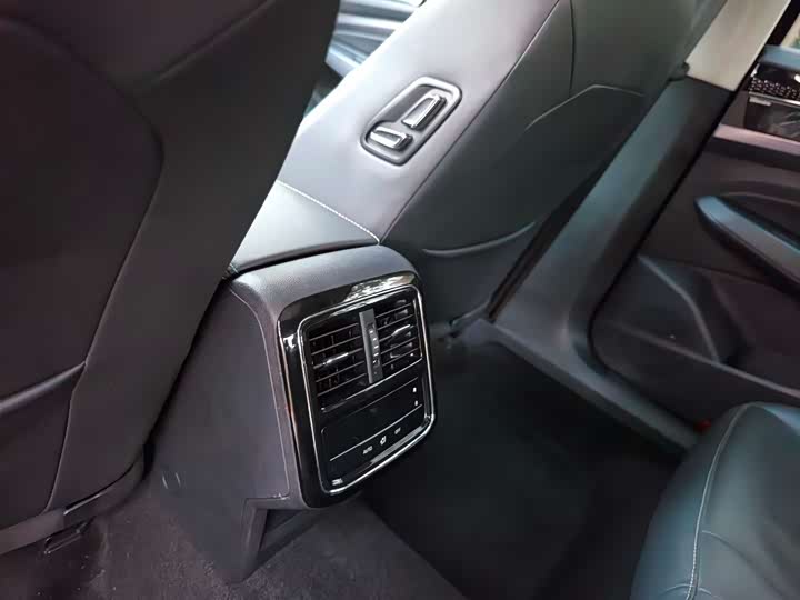 Фото 8 - Volkswagen Passat