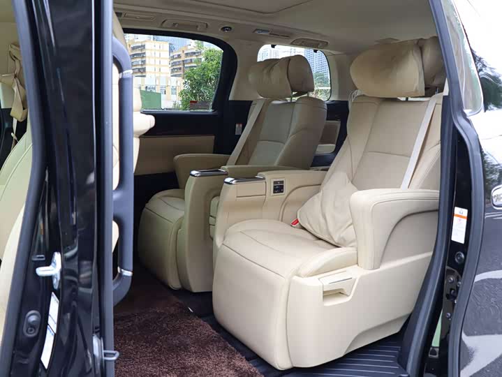 Фото 11 - Toyota Alphard